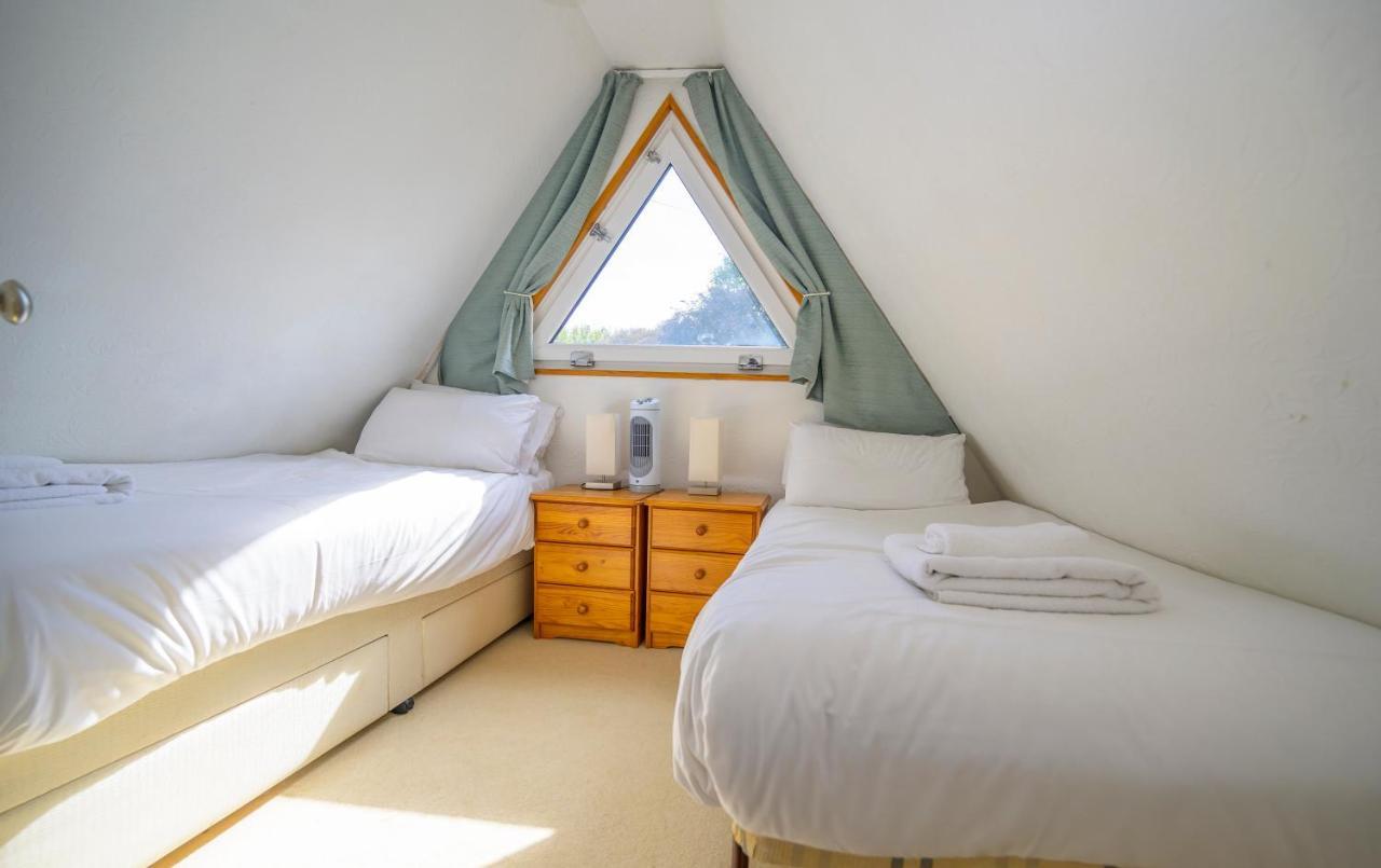 Escape To A Clifftop Chalet With Pool And Tennis Onsite - 1A Kingsdown Holiday Park Экстерьер фото