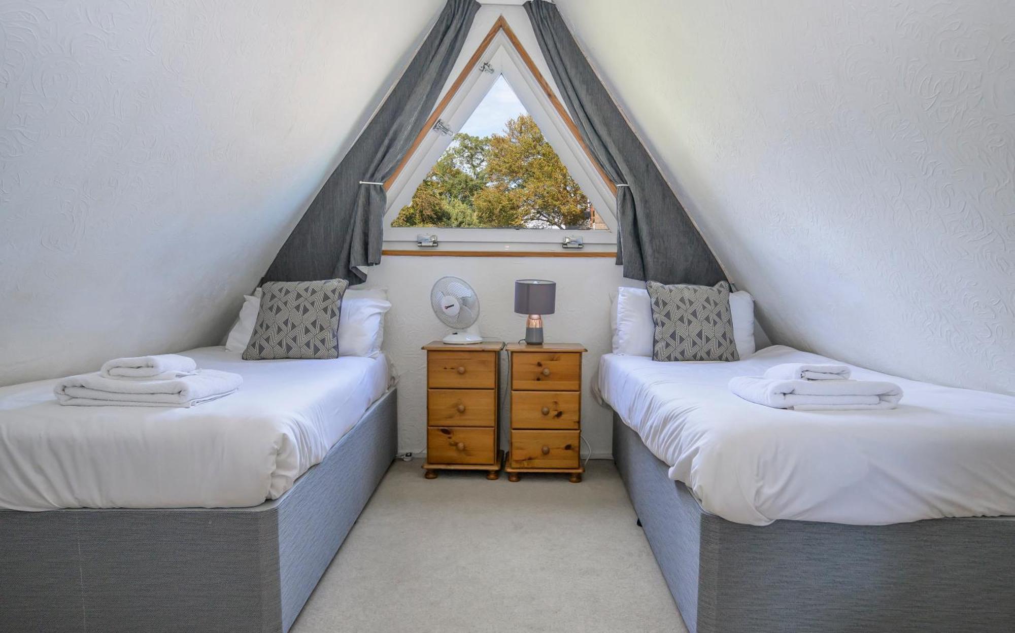 Escape To A Clifftop Chalet With Pool And Tennis Onsite - 1A Kingsdown Holiday Park Экстерьер фото